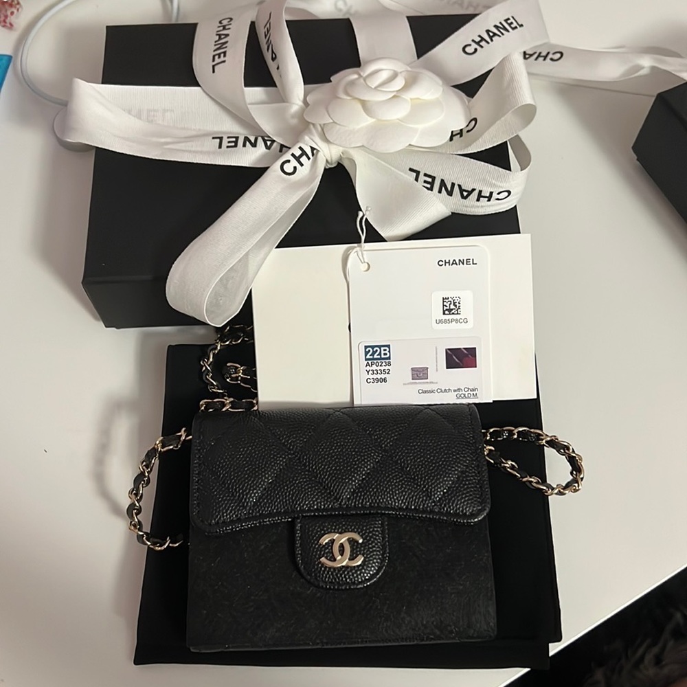 Euc Chanel mini wallet on chain